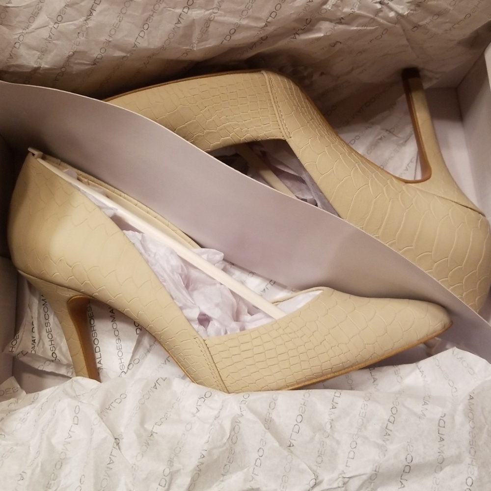 Shoes - Picture 6 of 7